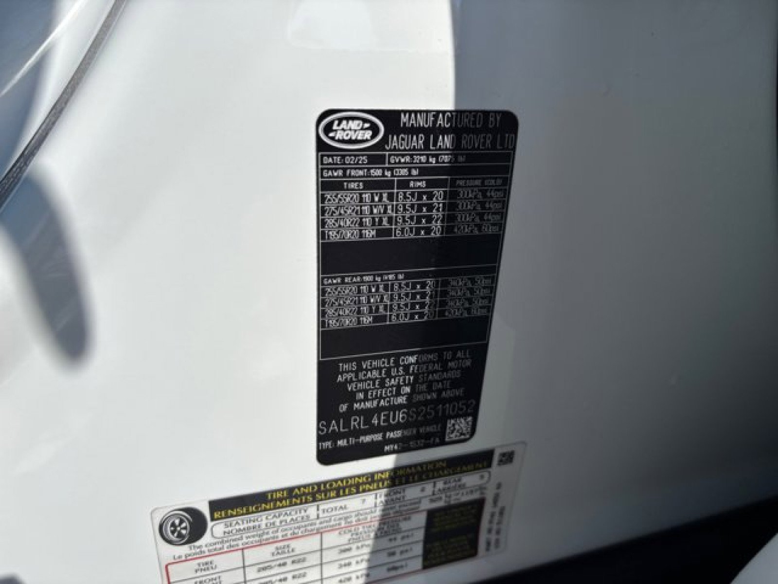 New 2025 Land Rover Discovery Dynamic SE image 23