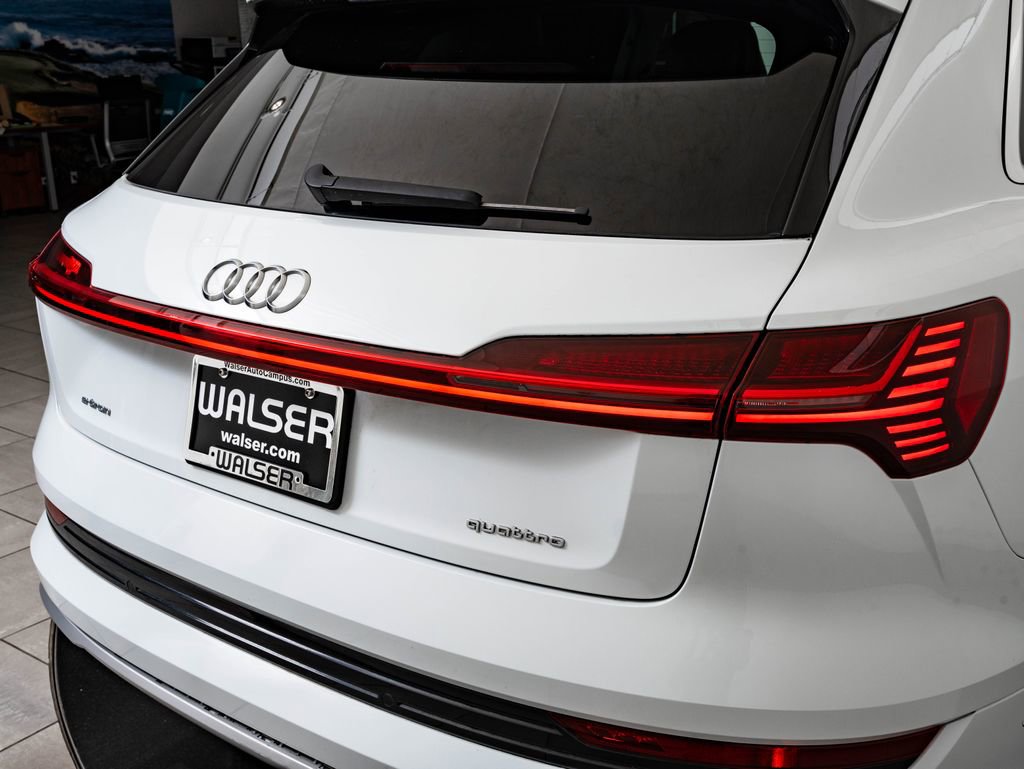 Used 2022 Audi e-tron Premium Plus w/ Premium Plus Package image 9