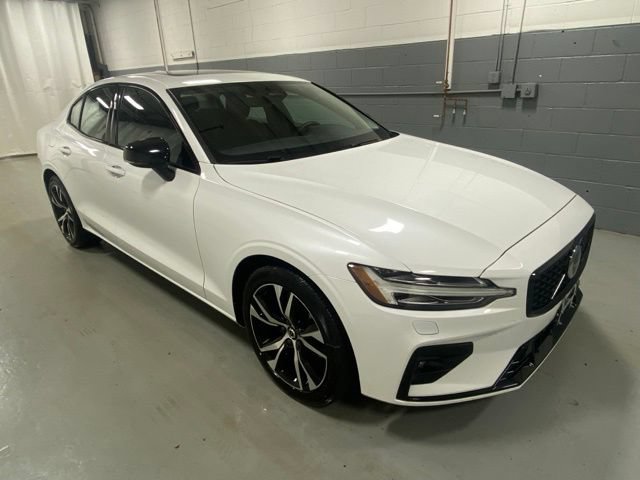 Used 2025 Volvo S60 B5 Core AWD/4WD image 4