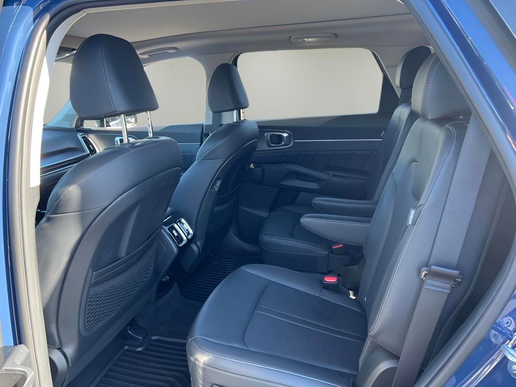 Used 2025 Kia Sorento SX image 11