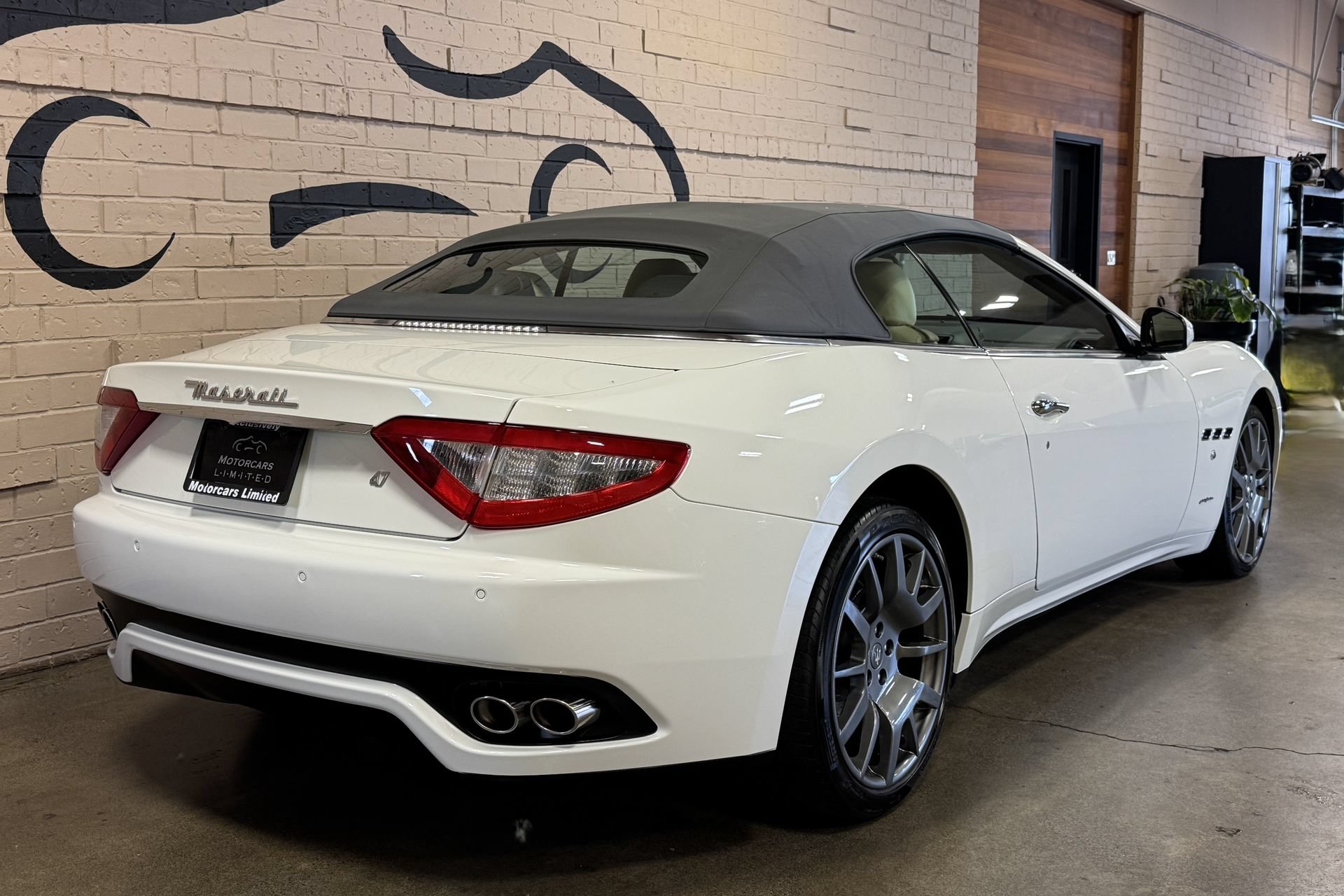 Used 2011 Maserati GranTurismo Convertible RWD image 8