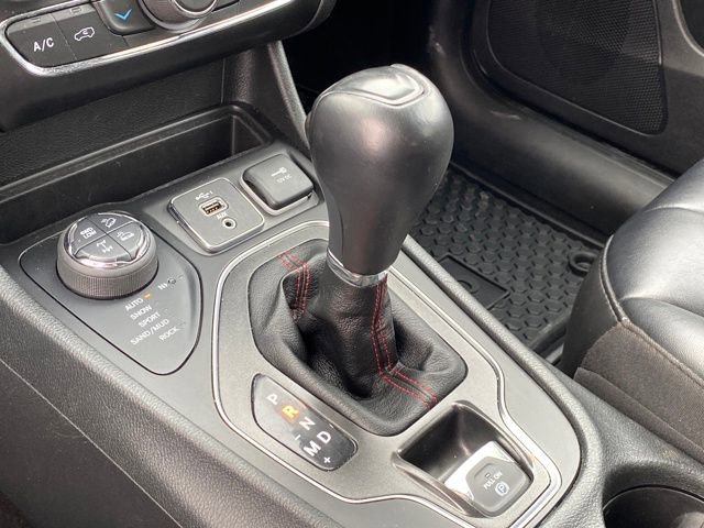 Used 2022 Jeep Cherokee Trailhawk w/ Comfort/Convenience Group image 11