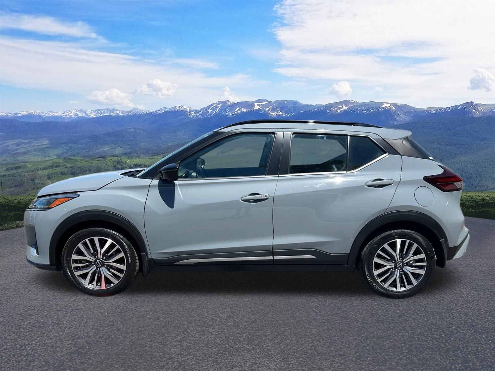 Used 2023 Nissan Kicks SR FWD image 2