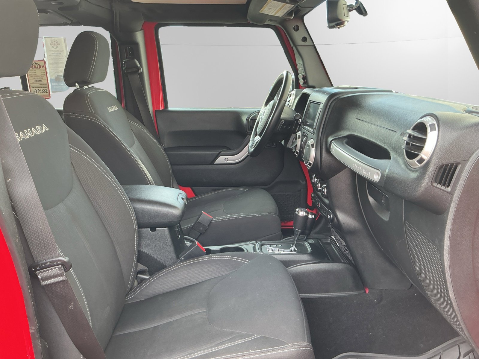 Used 2018 Jeep Wrangler Unlimited Sahara w/ Connectivity Group image 15