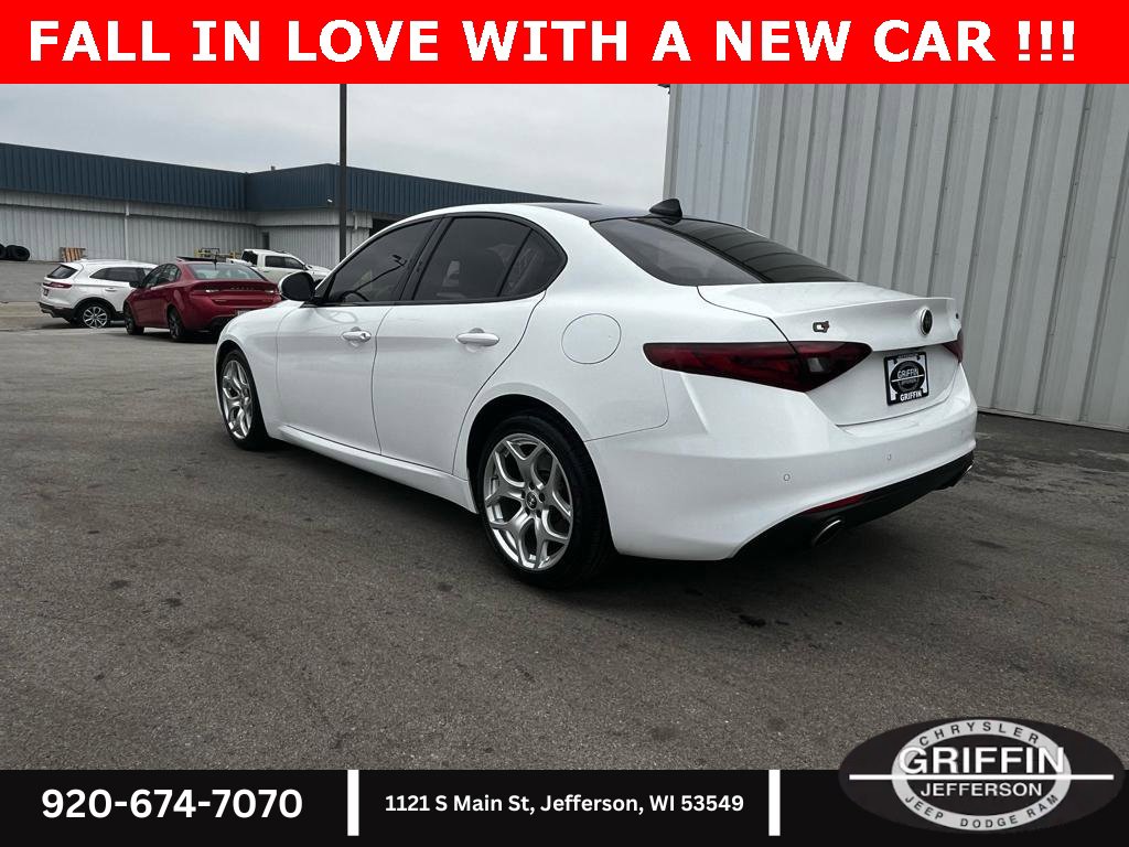 Used 2021 Alfa Romeo Giulia Ti image 3