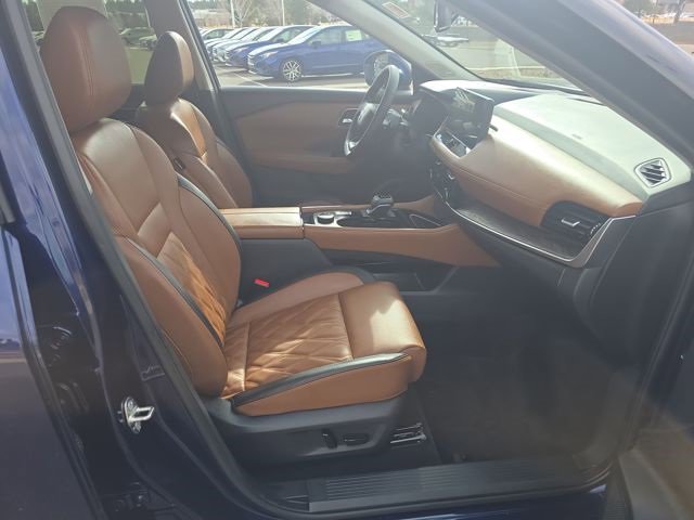 Used 2025 Nissan Rogue Platinum w/ Tech Package image 19