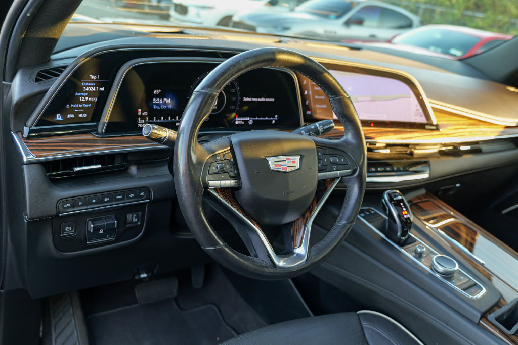 Used 2021 Cadillac Escalade ESV Premium Luxury w/ Driver Assist Tech Package AWD/4WD image 18