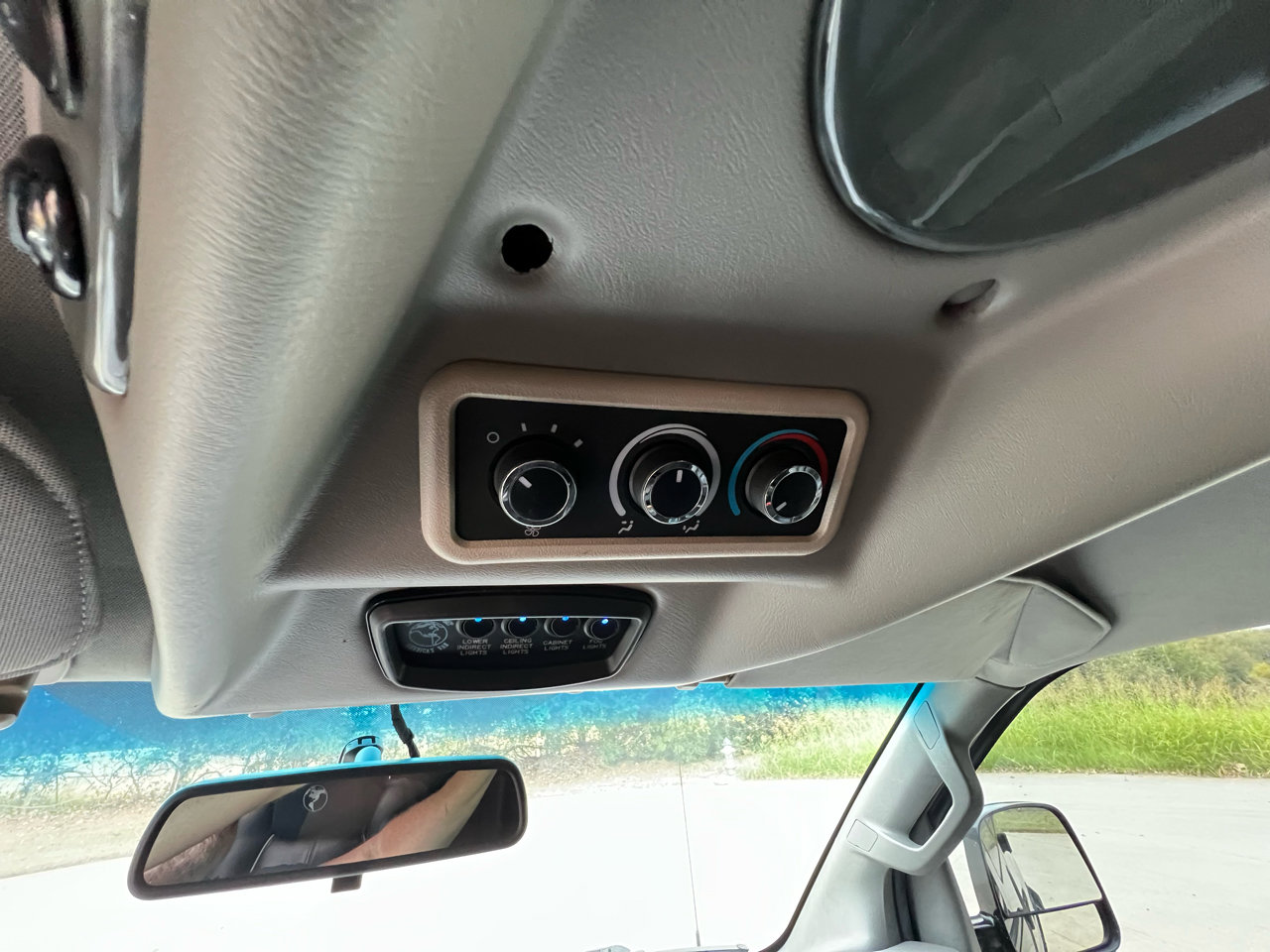 Used 2018 GMC Savana 3500 image 34