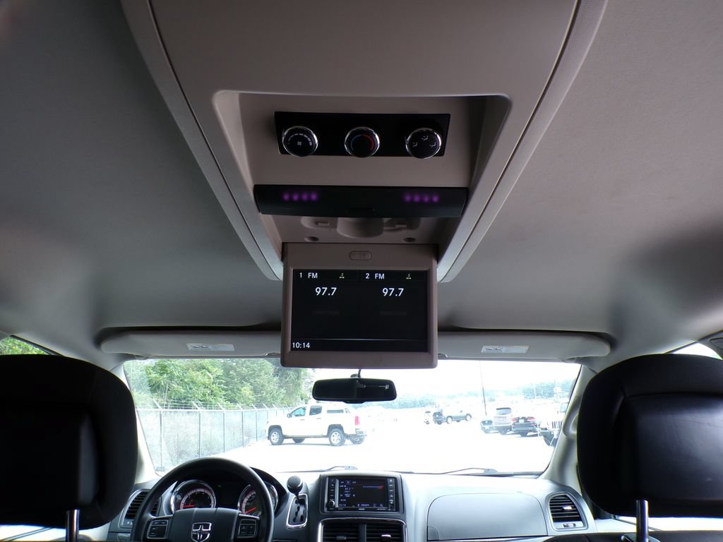 Used 2018 Dodge Grand Caravan SE w/ UConnect Hands-Free Group FWD image 23