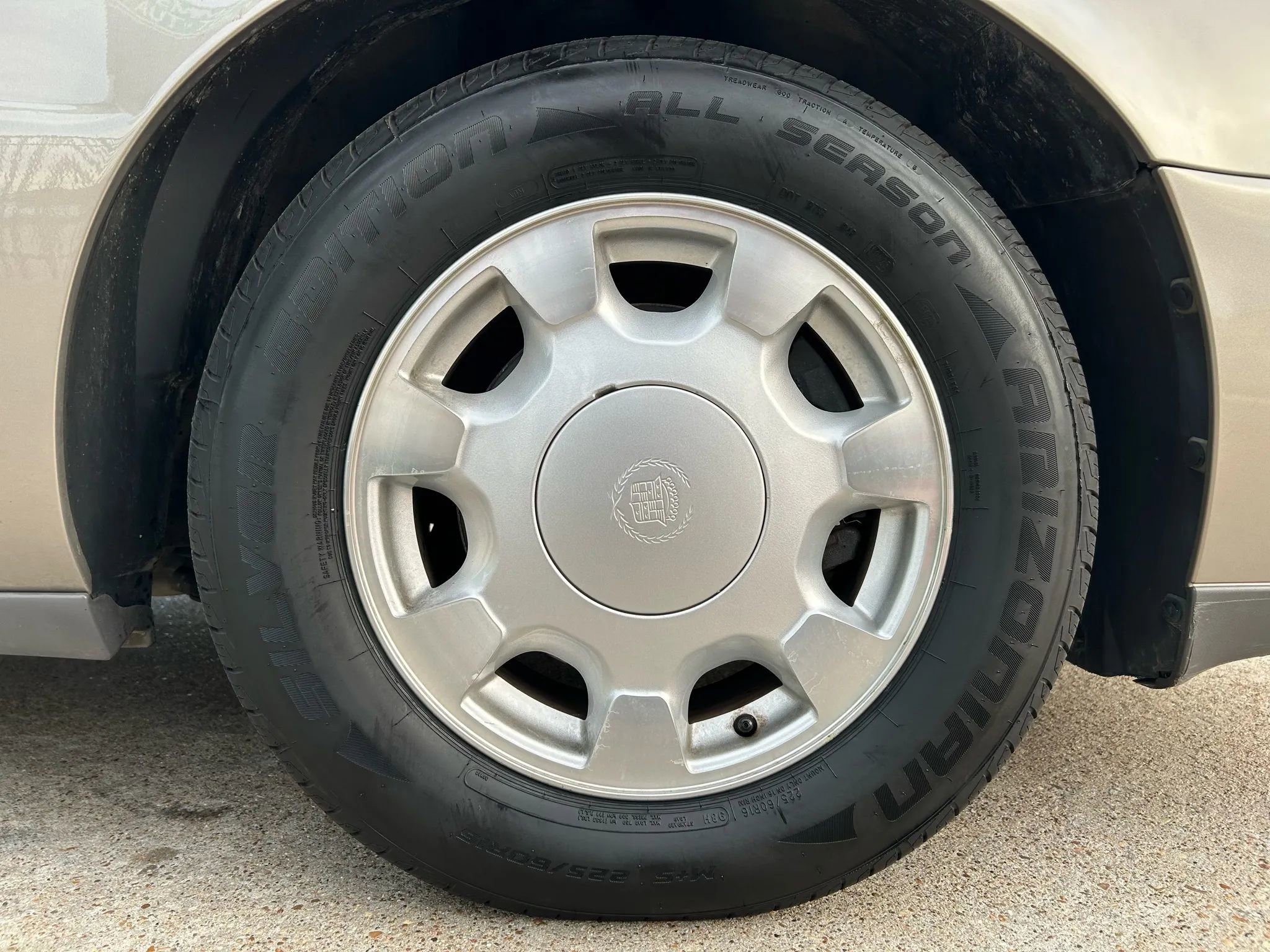 Used 2000 Cadillac De Ville Sedan w/ Comfort/Convenience Pkg FWD image 24