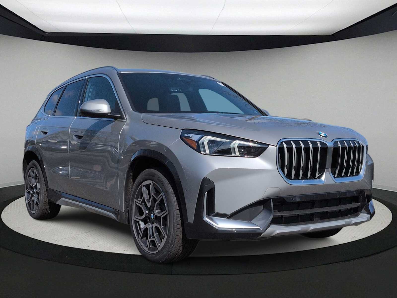Used 2026 BMW X1 xDrive28i w/ Convenience Package AWD/4WD image 2