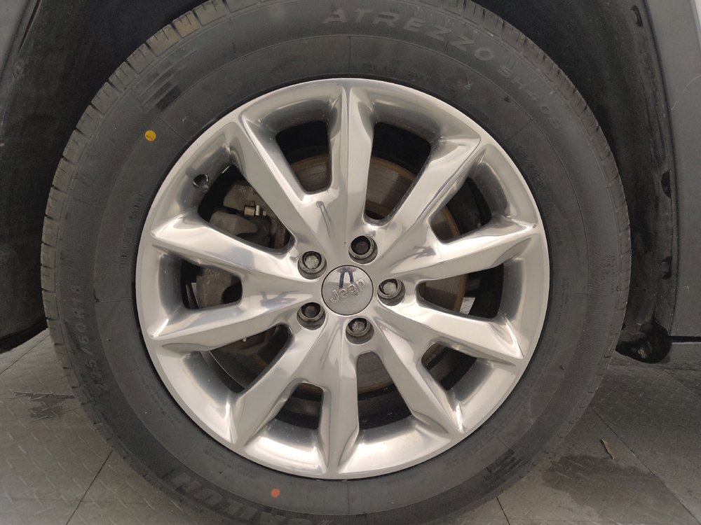 Used 2017 Jeep Cherokee Limited w/ Technology Group image 31