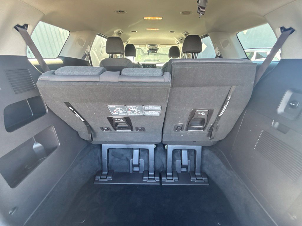 Certified 2026 Kia Carnival LX FWD image 21