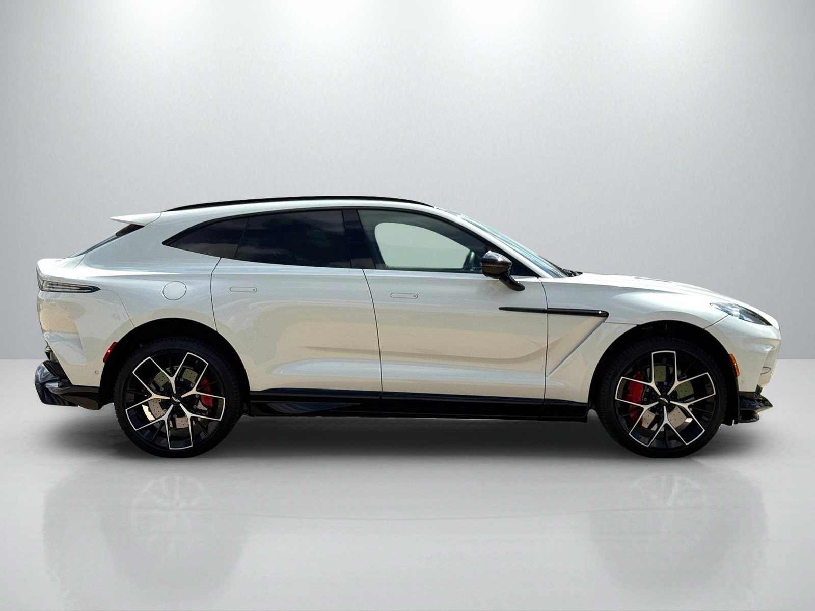 Used 2025 Aston Martin DBX 707 image 8