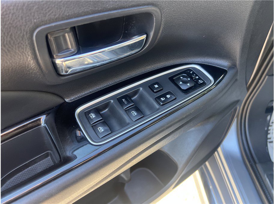 Used 2018 Mitsubishi Outlander GT AWD/4WD image 16