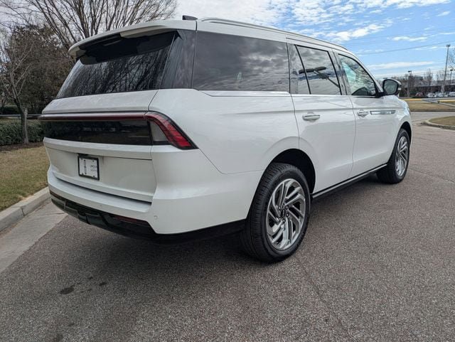 New 2026 Lincoln Navigator Reserve AWD/4WD image 4