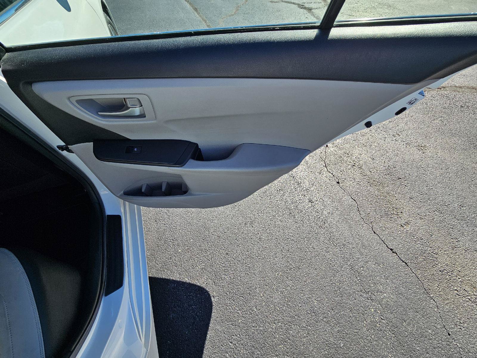 Used 2016 Toyota Camry SE w/ Moonroof Package FWD image 30