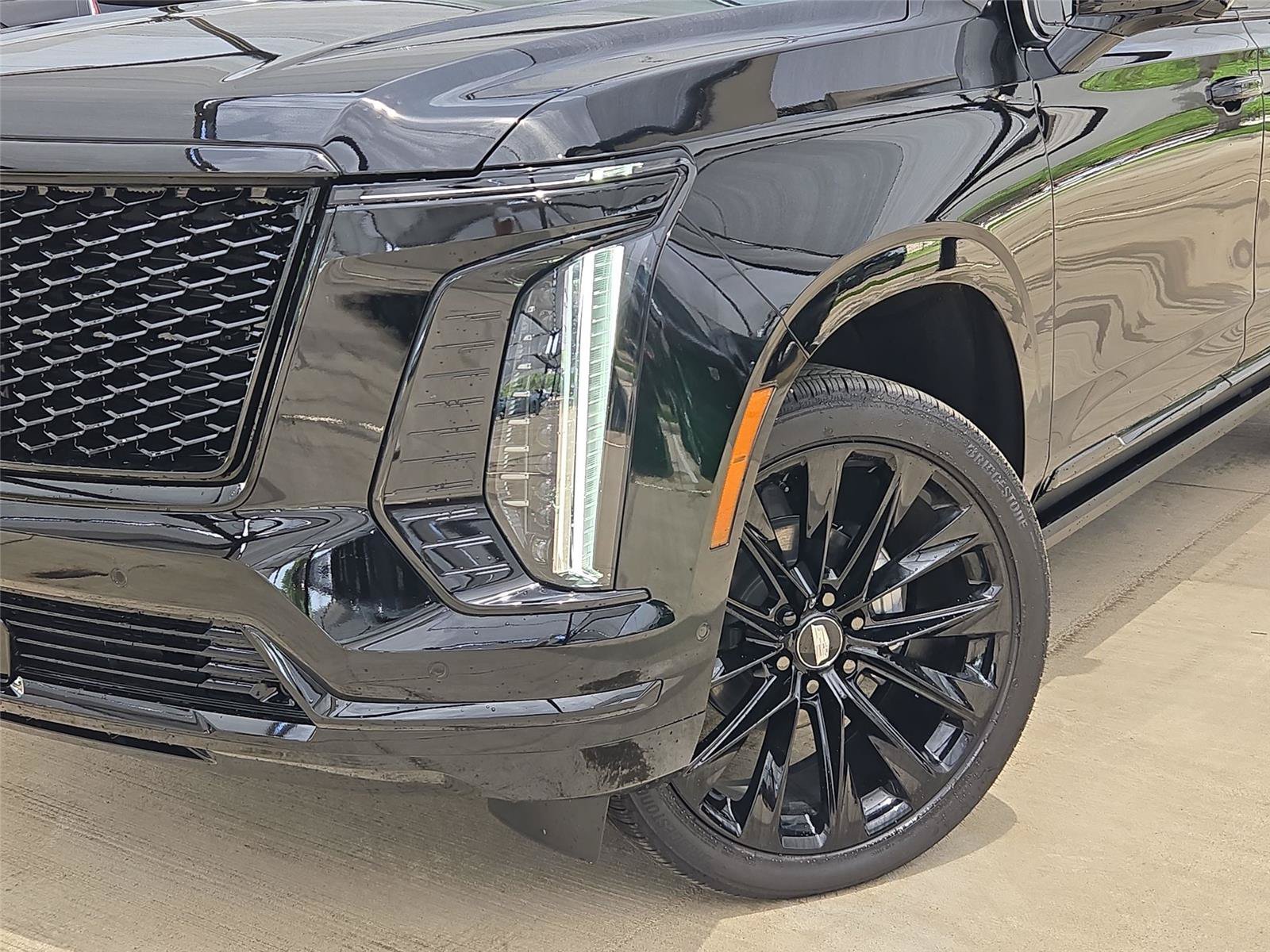 New 2026 Cadillac Escalade ESV Platinum Sport w/ LPO, ONYX Package AWD/4WD image 7