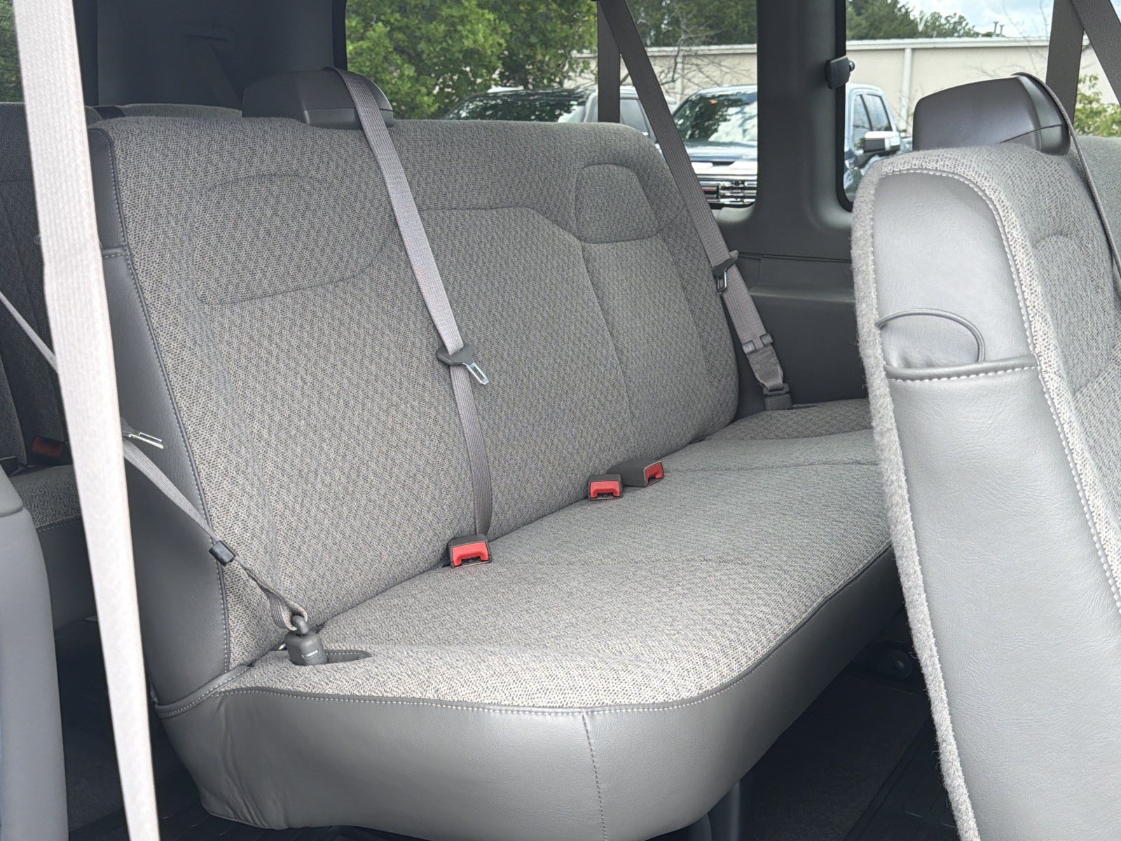 Used 2022 Chevrolet Express 2500 LT RWD image 16