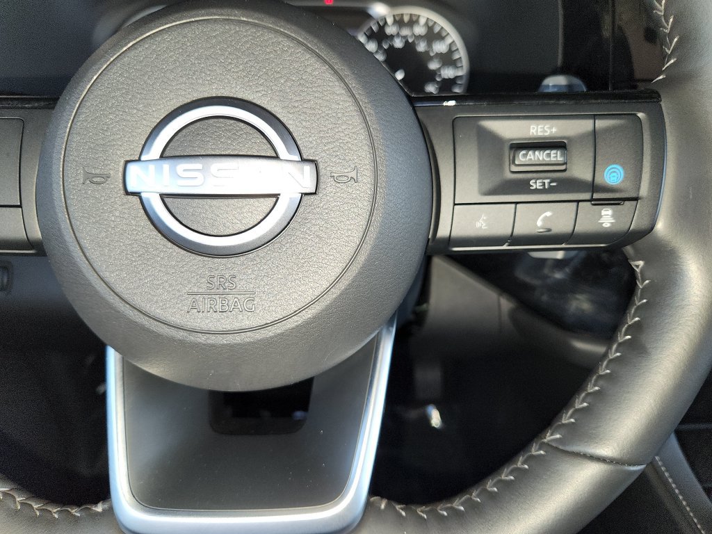 Used 2025 Nissan Pathfinder SL AWD/4WD image 28