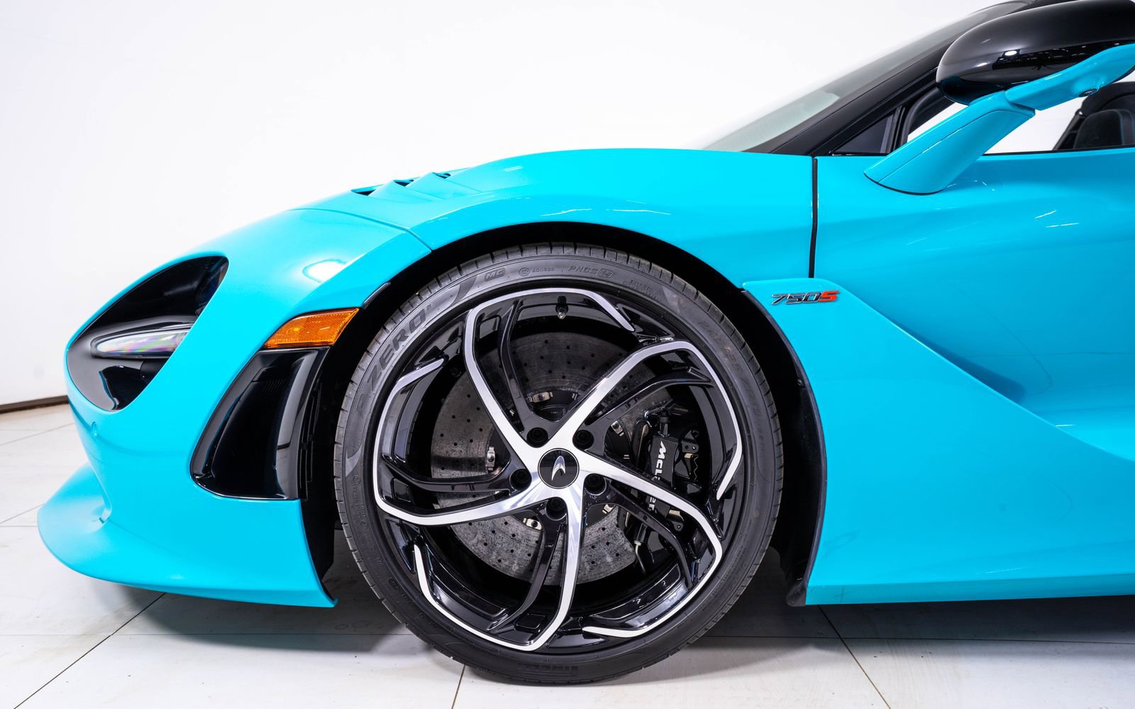 Used 2026 McLaren 750S Spider RWD image 16