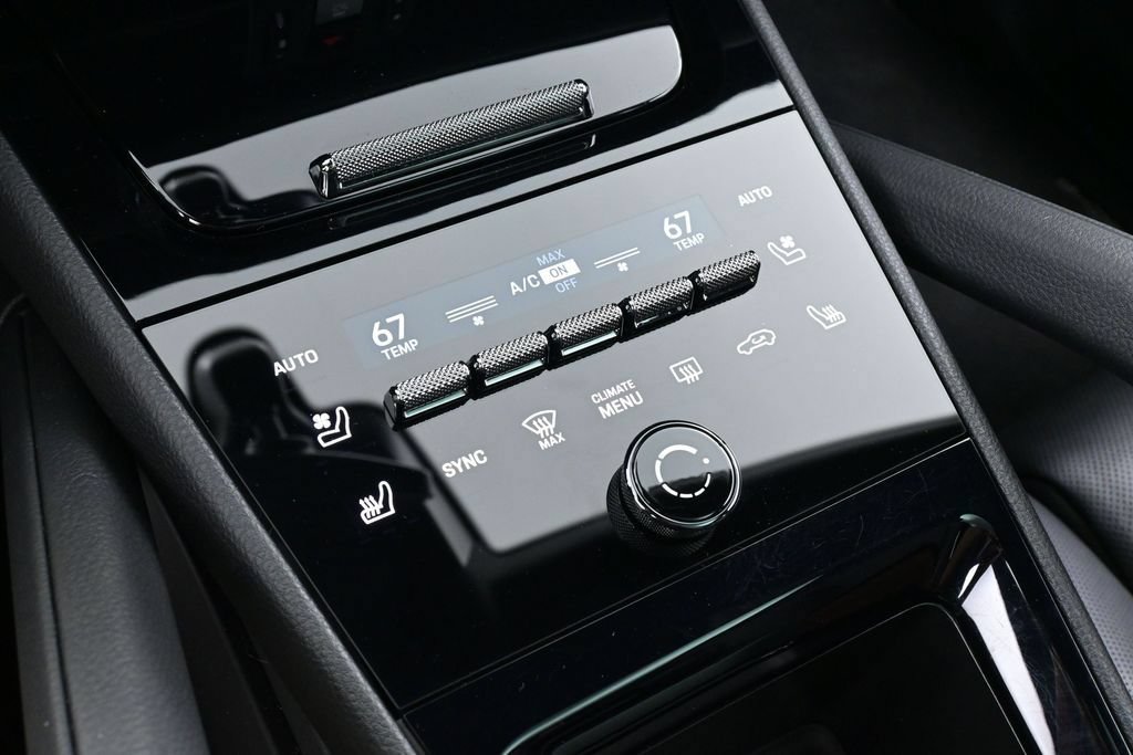 Certified 2025 Porsche Cayenne E-Hybrid Coupe AWD/4WD image 22