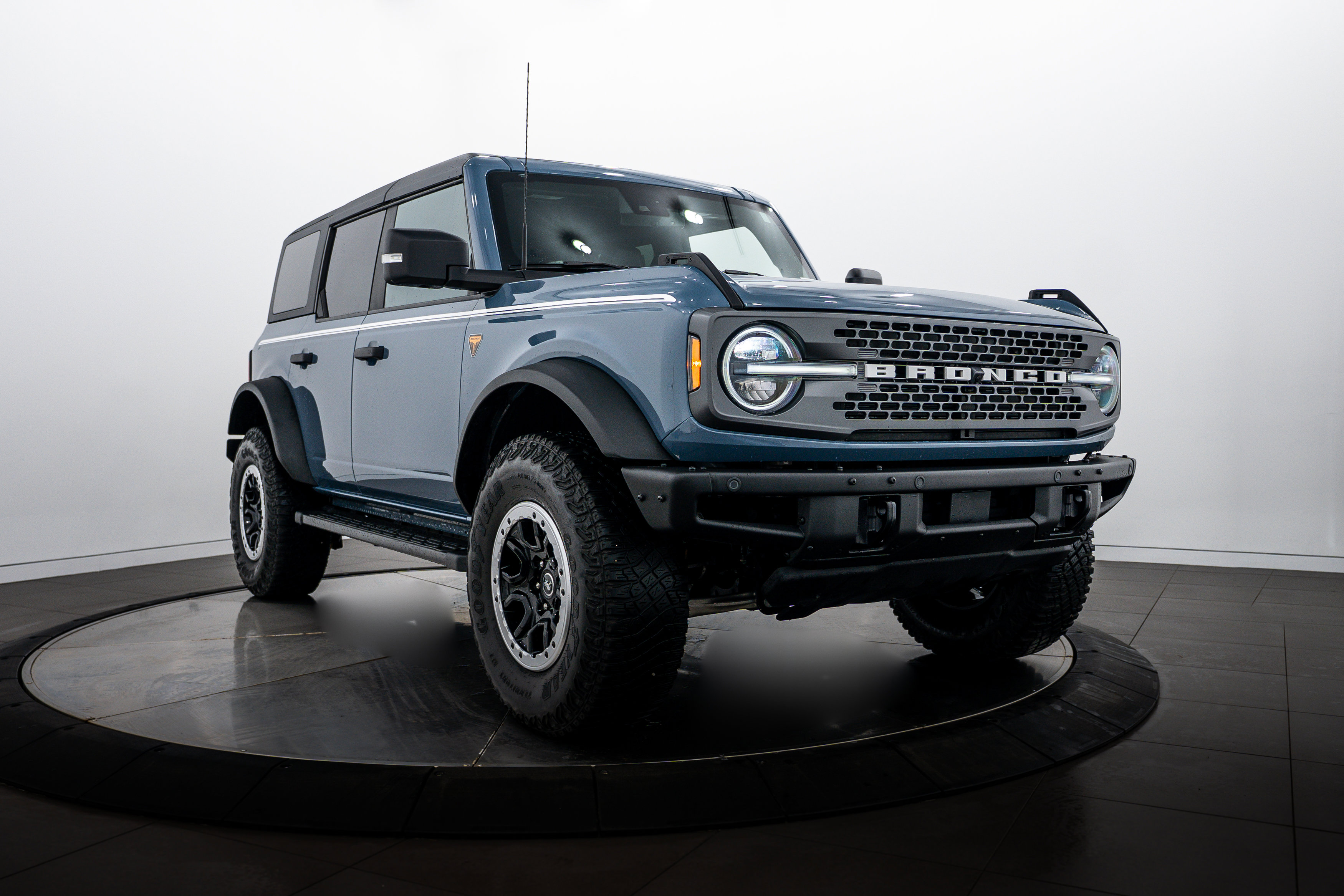Used 2023 Ford Bronco Badlands AWD/4WD image 9