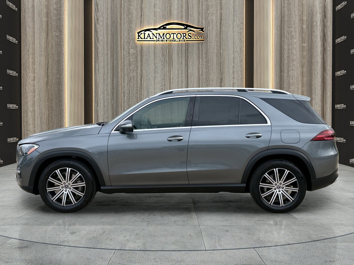Used 2025 Mercedes-Benz GLE 450e 4MATIC image 4