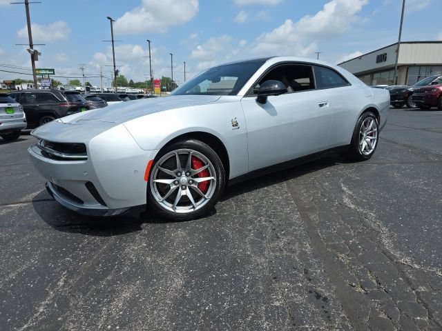 Used 2025 Dodge Charger Daytona Scat Pack w/ Track Pack AWD/4WD image 3