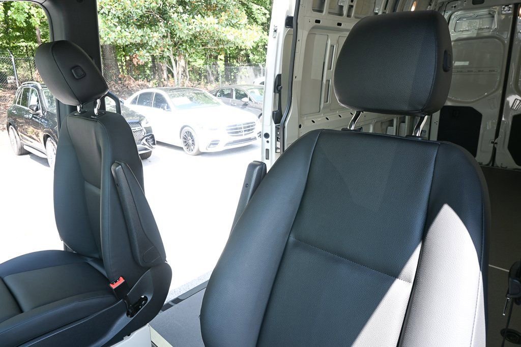 Used 2025 Mercedes-Benz Sprinter 2500 image 5