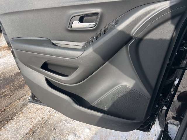 Used 2022 Chevrolet Trax LS w/ Tint and Cruise Package image 13