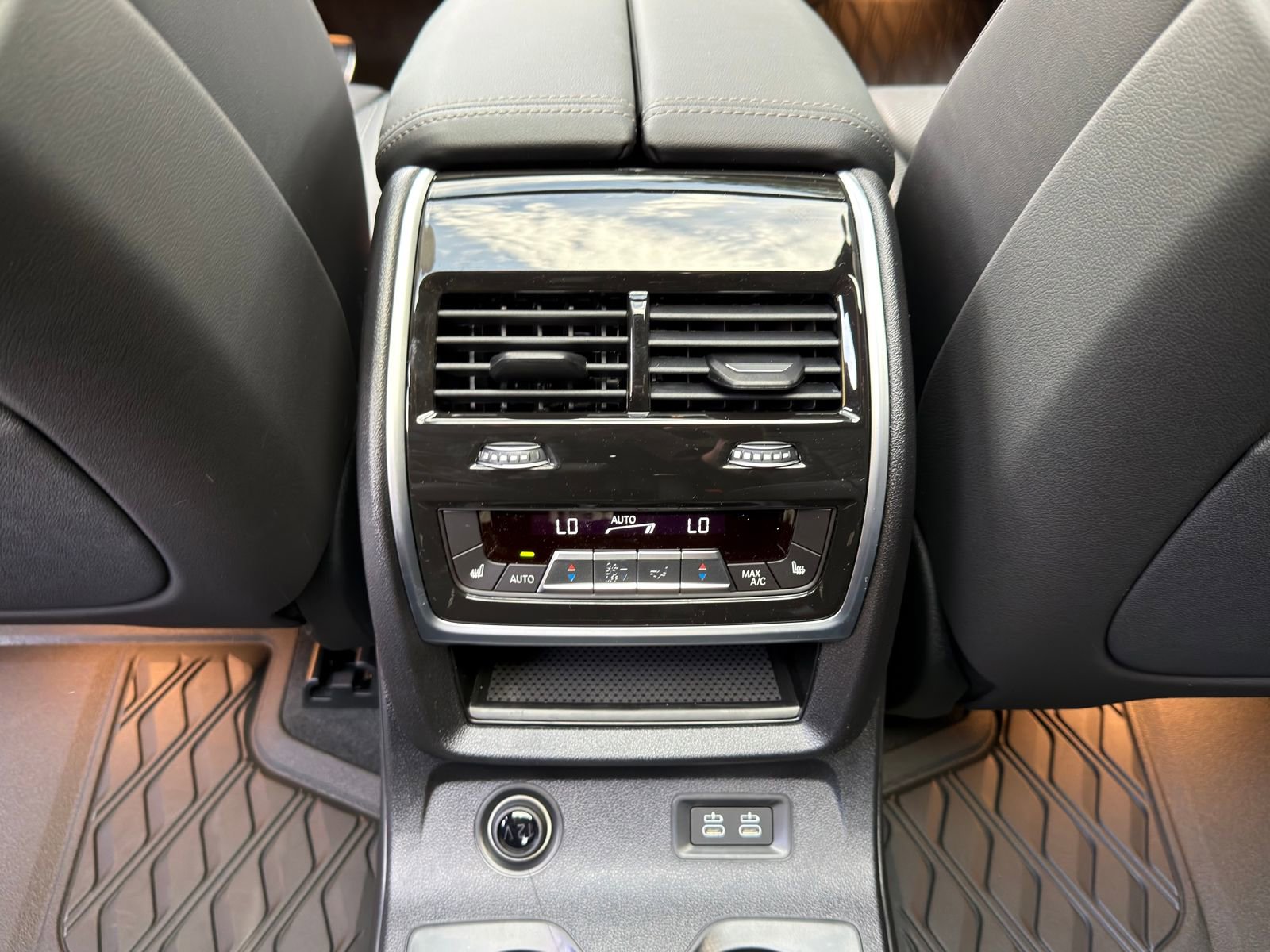 New 2026 BMW X7 xDrive40i w/ M Sport Package image 16