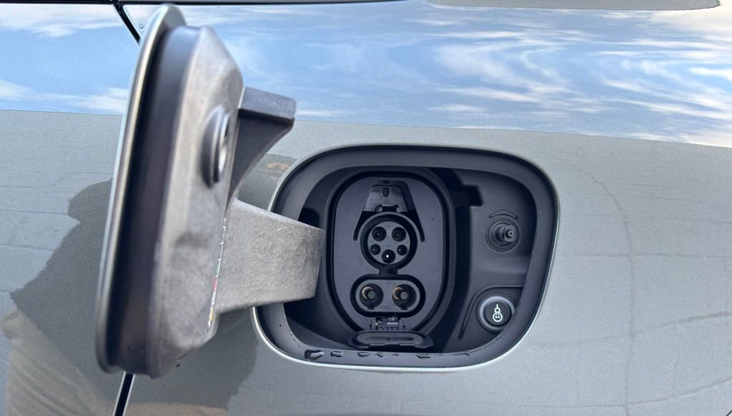 New 2025 Porsche Macan 4 Electric image 8