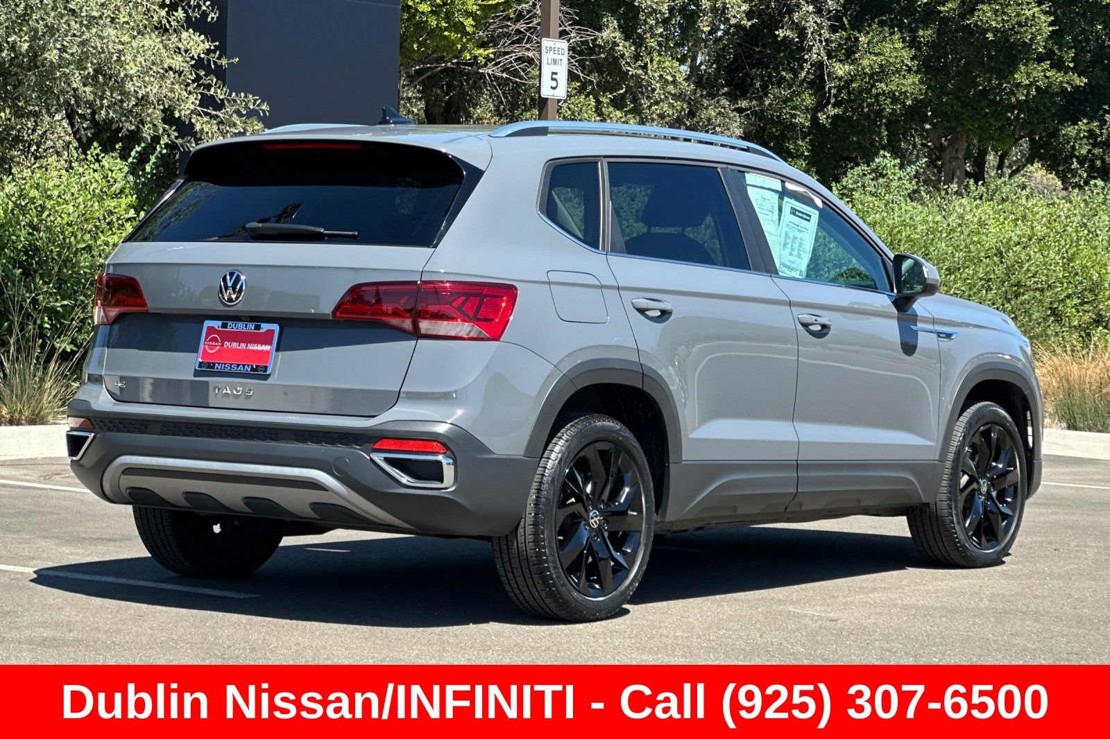 Used 2023 Volkswagen Taos SE w/ Black Wheel Package FWD image 4