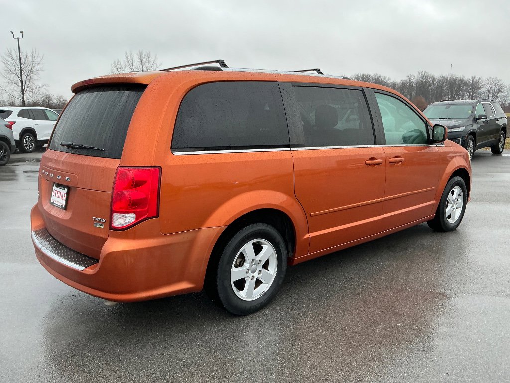 Used 2011 Dodge Grand Caravan Crew image 3