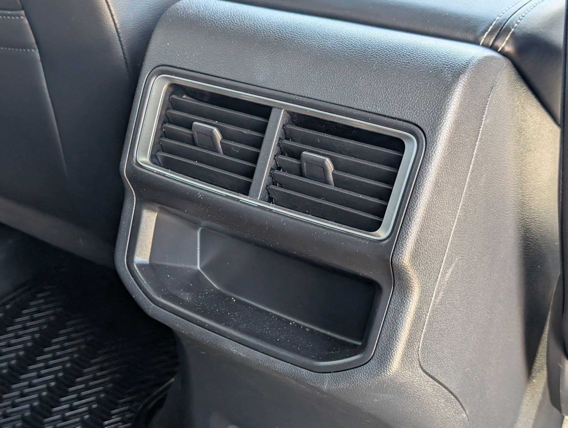 Used 2024 Volkswagen Atlas Cross Sport SE image 27