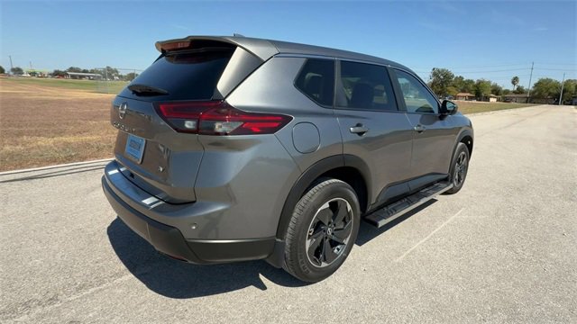 Used 2024 Nissan Rogue SV image 8