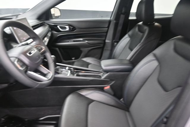 Used 2025 Jeep Compass Latitude w/ Altitude Special Edition AWD/4WD image 16