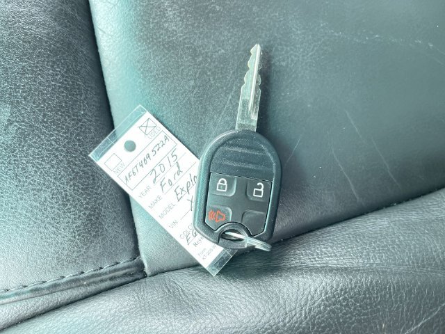 Used 2015 Ford Explorer XLT w/ Equipment Group 202A AWD/4WD image 32