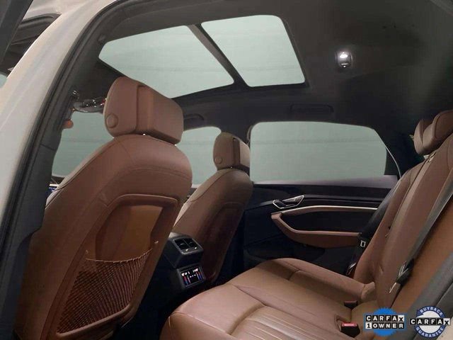 Used 2024 Audi Q8 e-tron Premium image 30