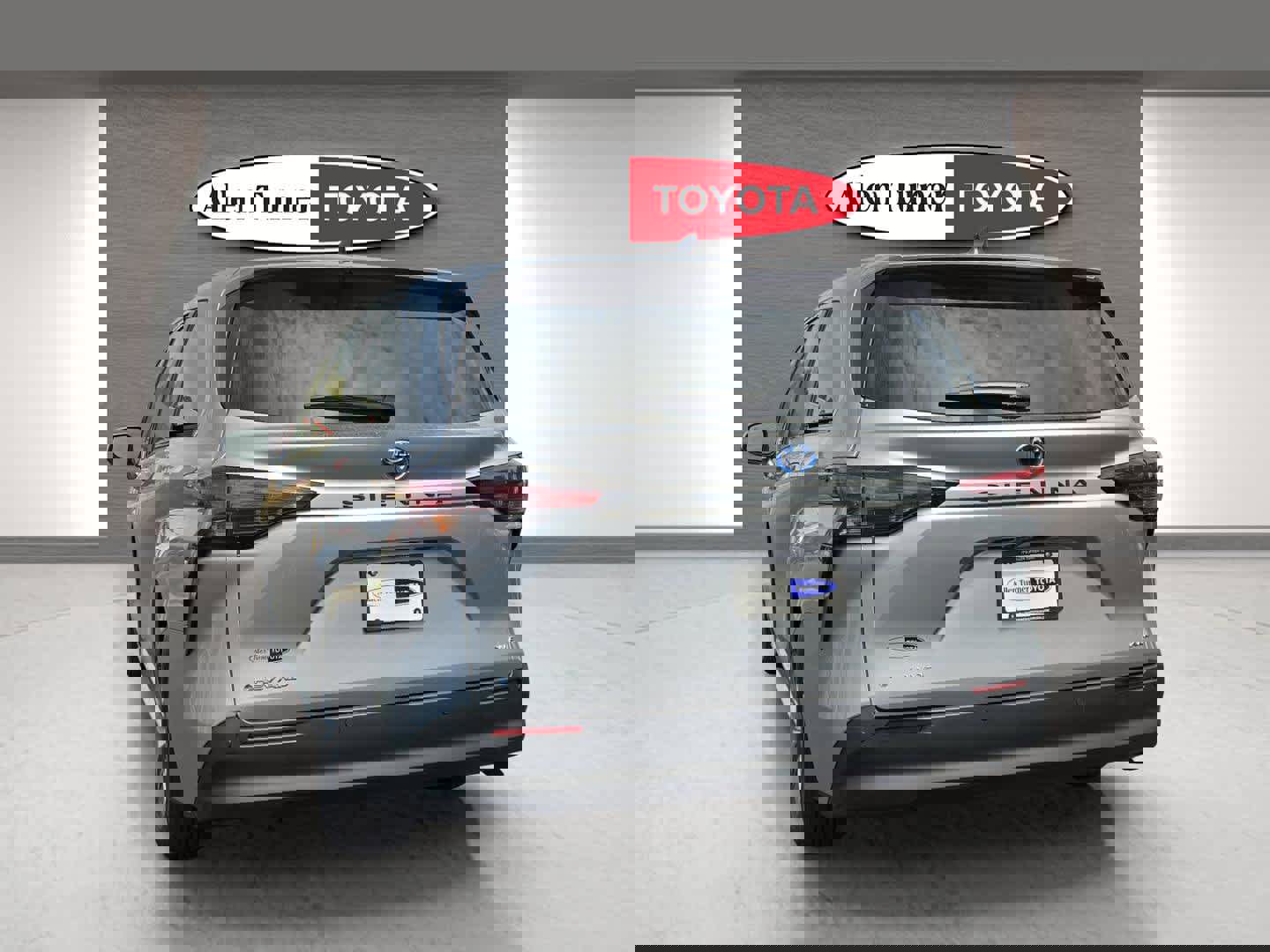 Used 2025 Toyota Sienna XLE AWD/4WD image 10