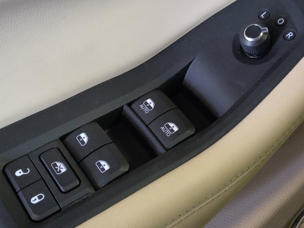 Used 2023 Jeep Grand Cherokee 4WD 4xe w/ Luxury Tech Group II image 27