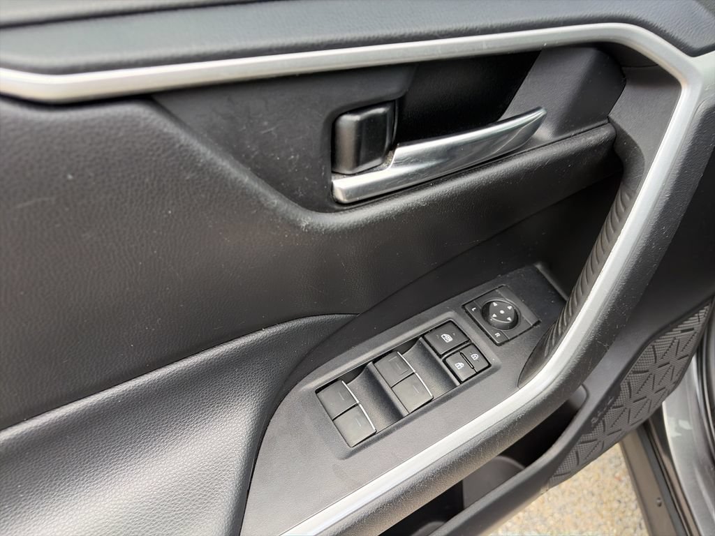 Used 2022 Toyota RAV4 XLE Premium FWD image 18