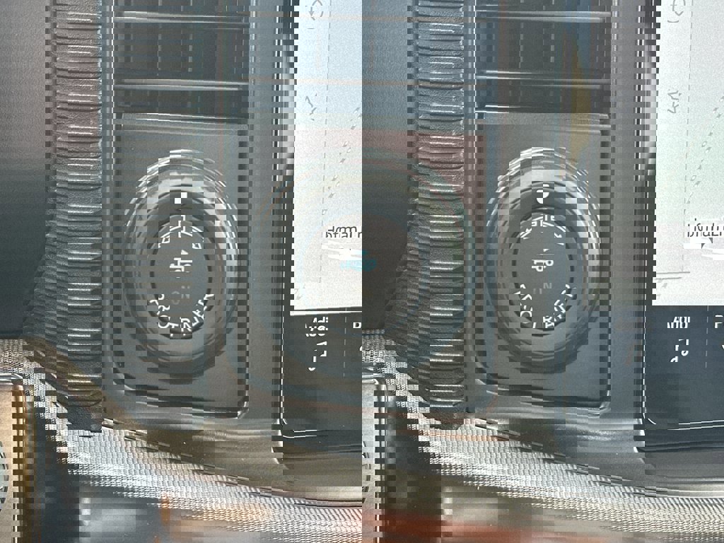 New 2025 Ford F150 Lariat w/ Equipment Group 502A High image 28