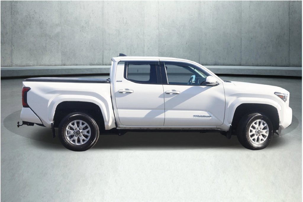 Used 2025 Toyota Tacoma SR5 AWD/4WD image 35