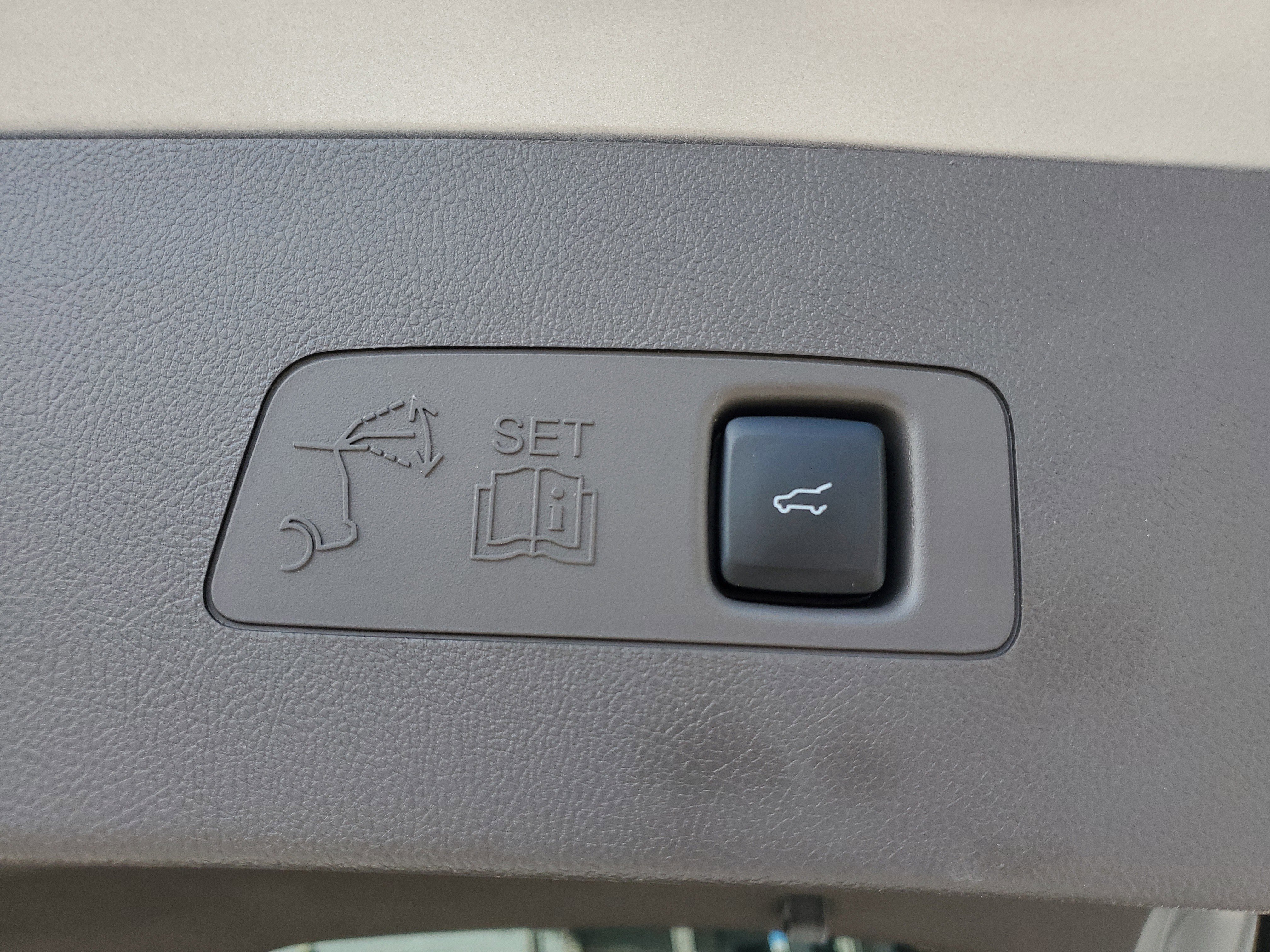 Used 2023 Lincoln Corsair FWD image 9