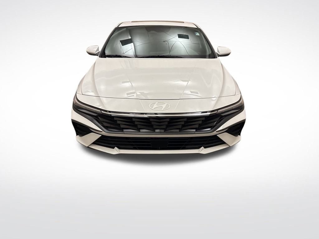 Used 2024 Hyundai Elantra SEL w/ Convenience Package image 2
