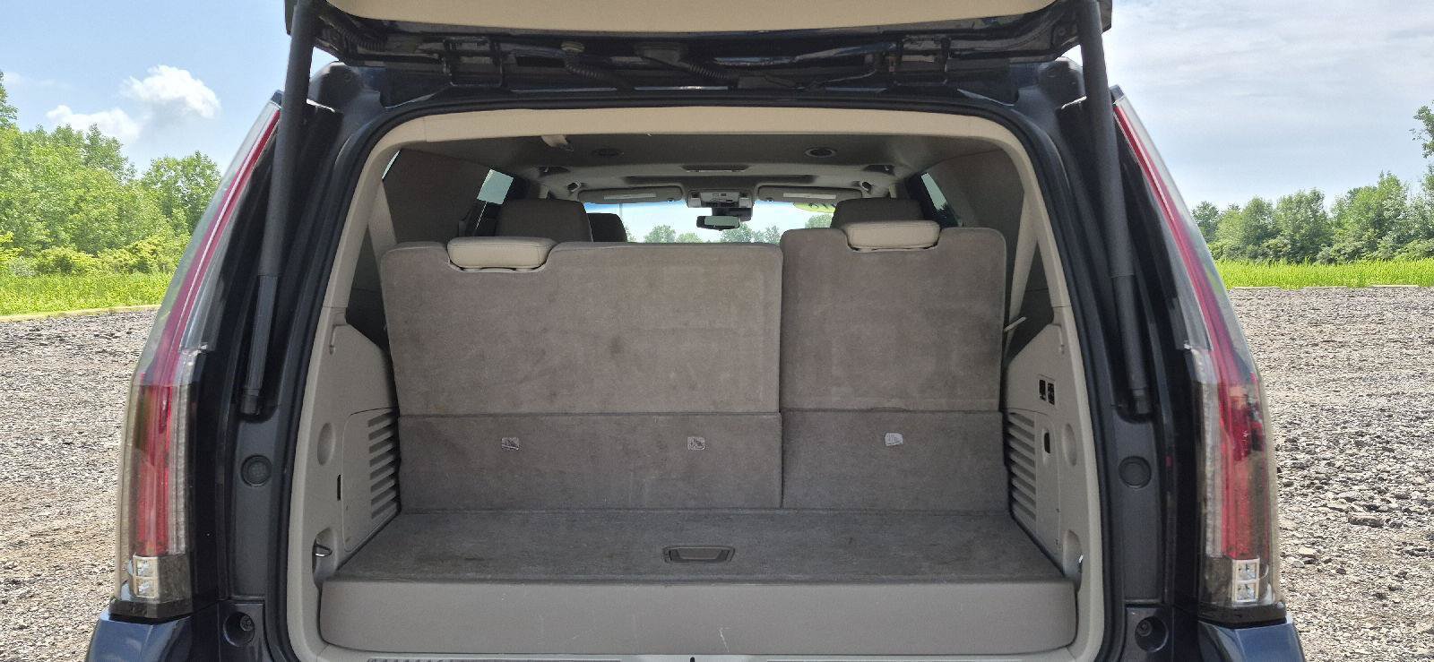 Used 2018 Cadillac Escalade Luxury AWD/4WD image 5