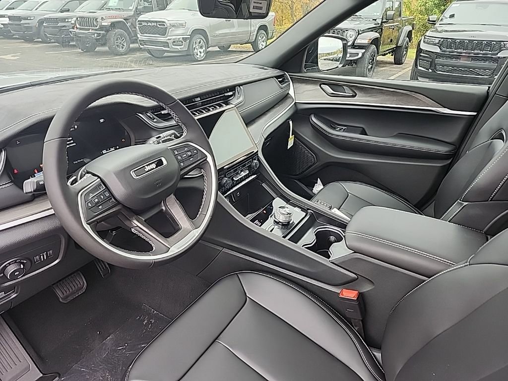 New 2025 Jeep Grand Cherokee L Limited w/ Black Appearance Package image 27