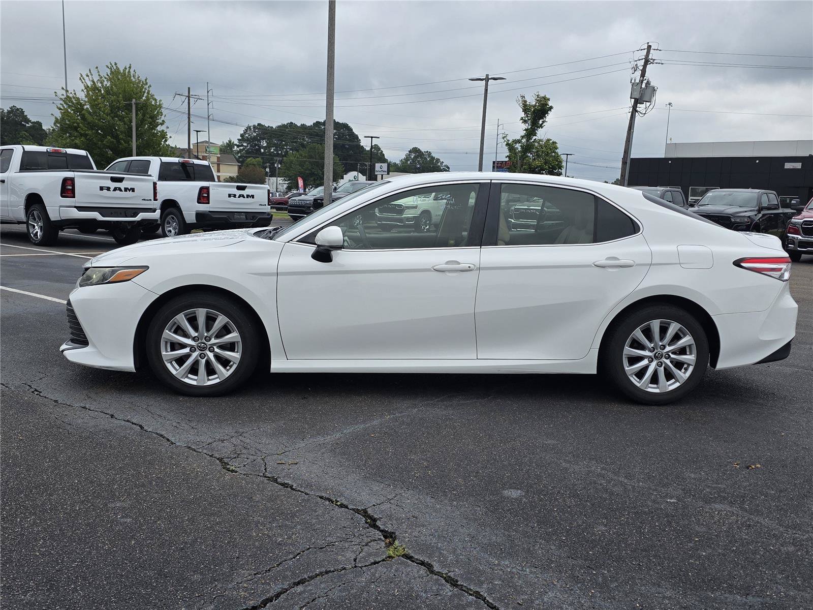 Used 2018 Toyota Camry LE FWD image 8